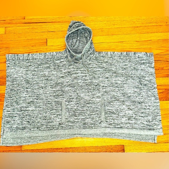 Athleta| Blissful Poncho Tech Oversized Yoga Cape M - Picture 2 of 10